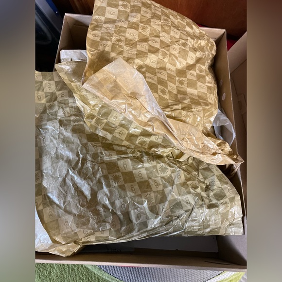 UGG Bailey Button Genuine Shearling Boot - Picture 6 of 6